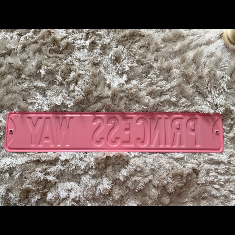 Princess Sign - Picture 2 of 2